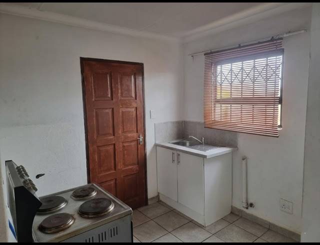 2 BEDROOM HOUSE FOR SALE IN STRETFORD
